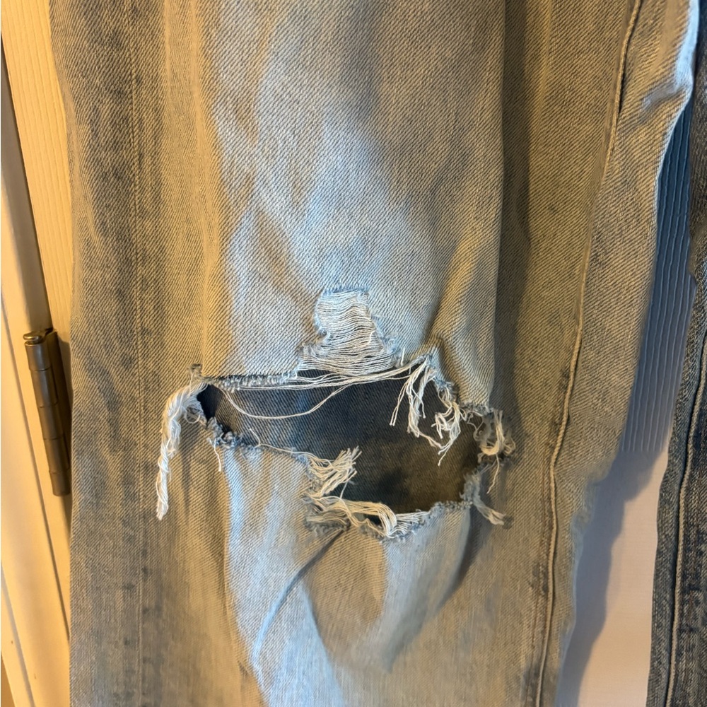 American Eagle Truly Two Toned Skater Jean Light Blue Distressed Sz 12 Short - Picture 2 of 14